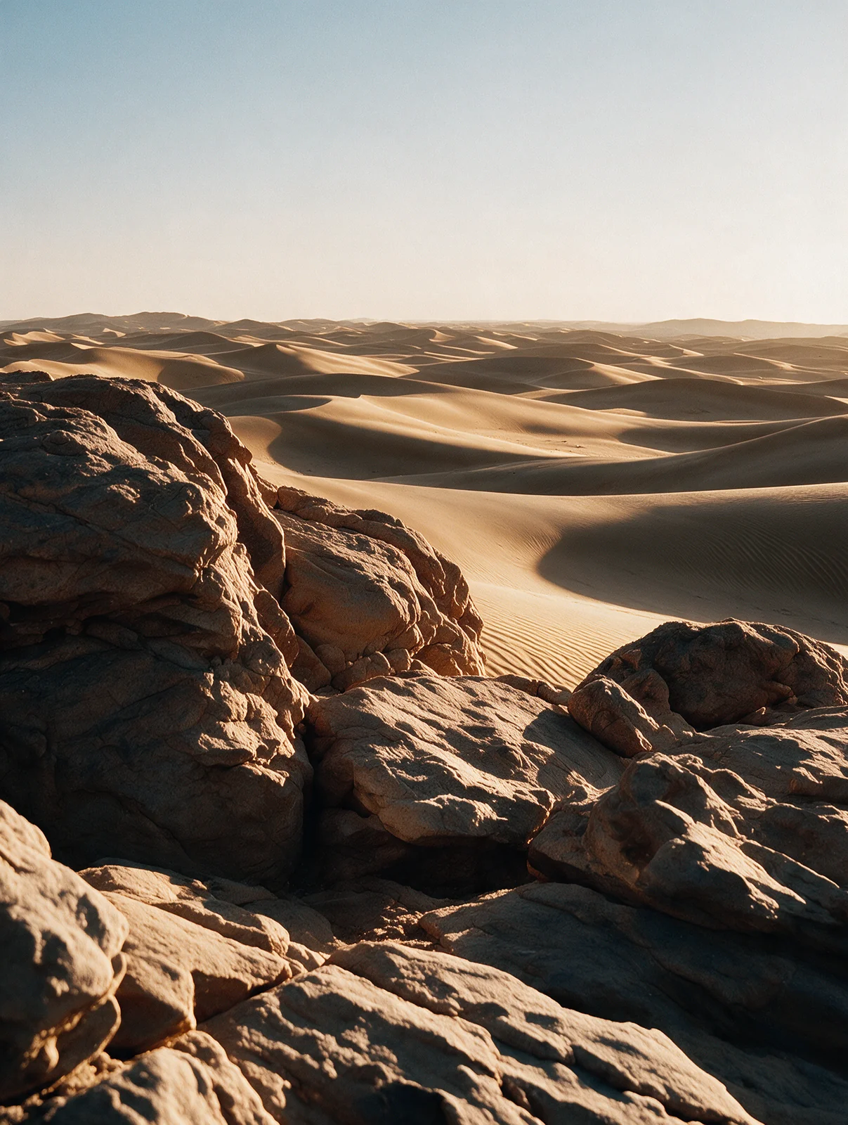 Dune e rocce in un paesaggio desertico, visual AI.